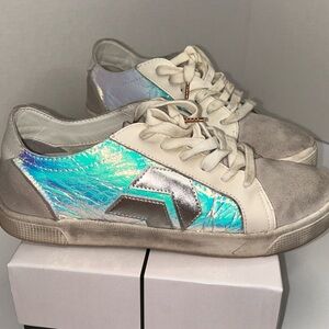Dolce Vita Zaga Sneakers‎ Silver Iridescent Leather Women's Size 8